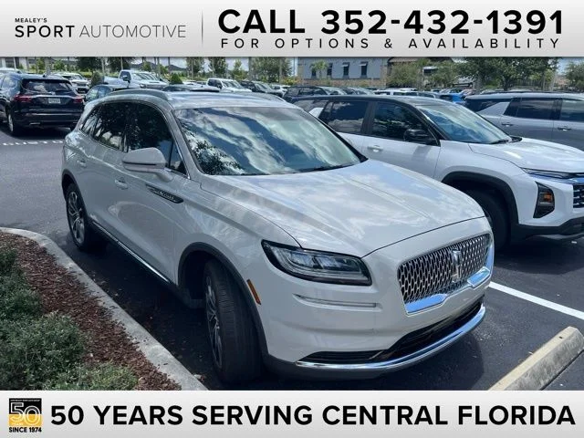 Used 2023 White Lincoln Reserve image 1