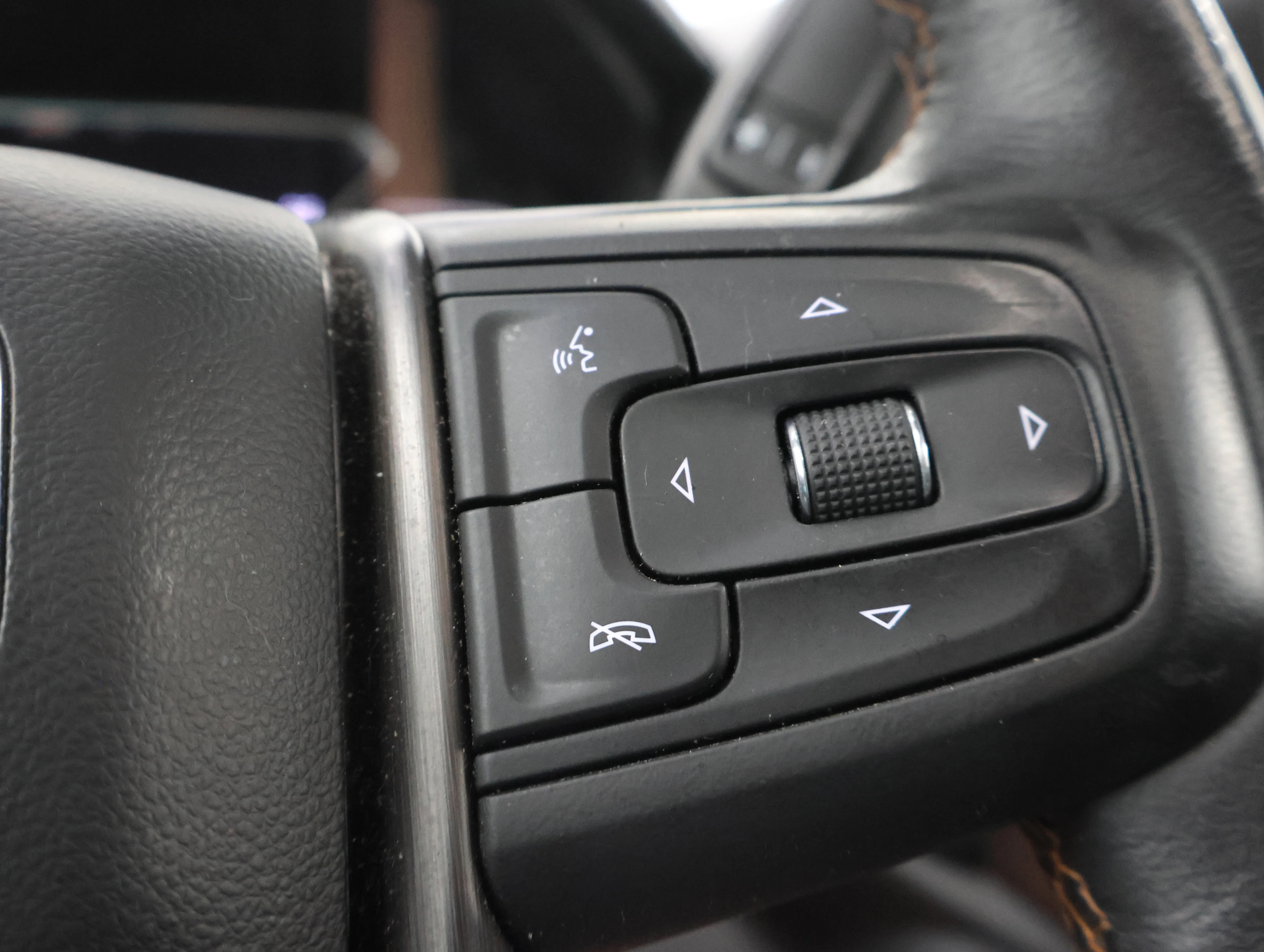 Used 2022 Summit White GMC AT4 image 15