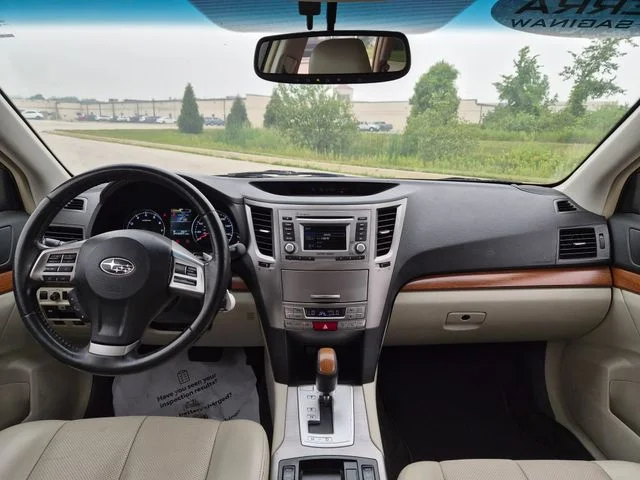 Used 2013 Tan Subaru 2.5i image 33
