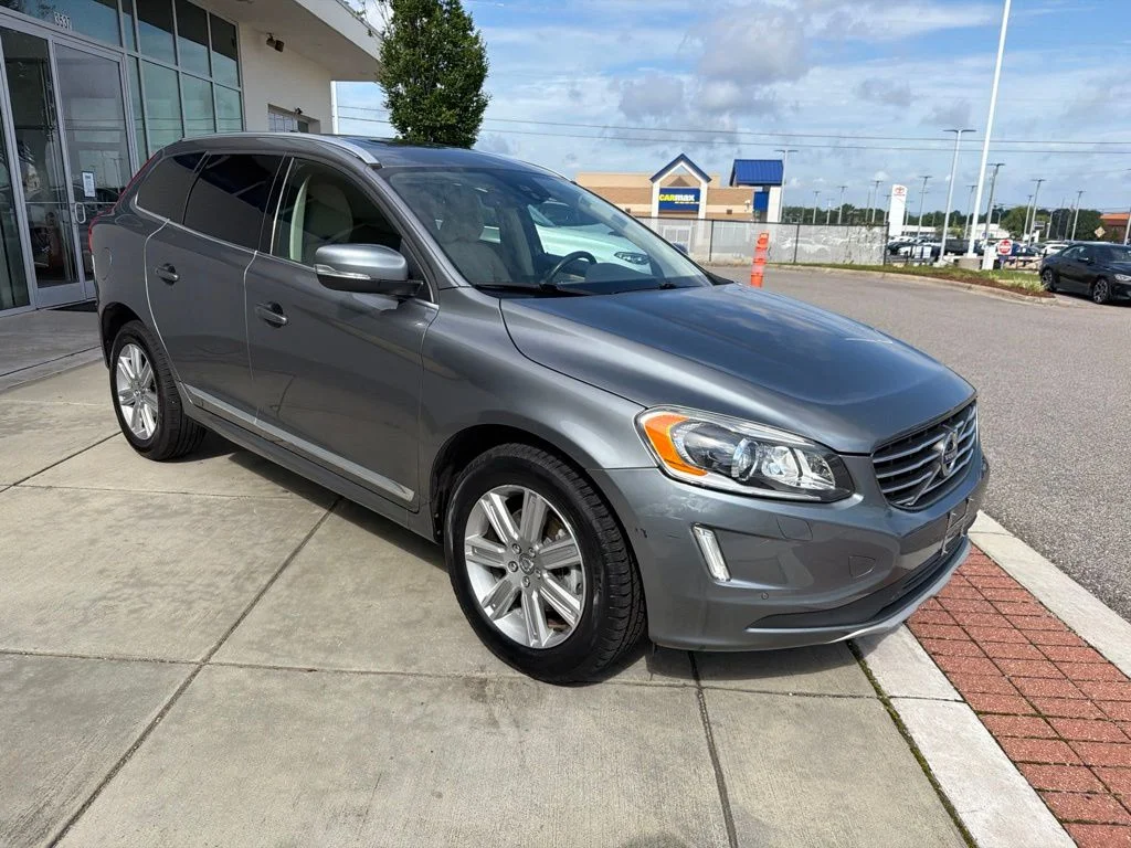 Used 2017 Gray Volvo T5 Inscription image 8