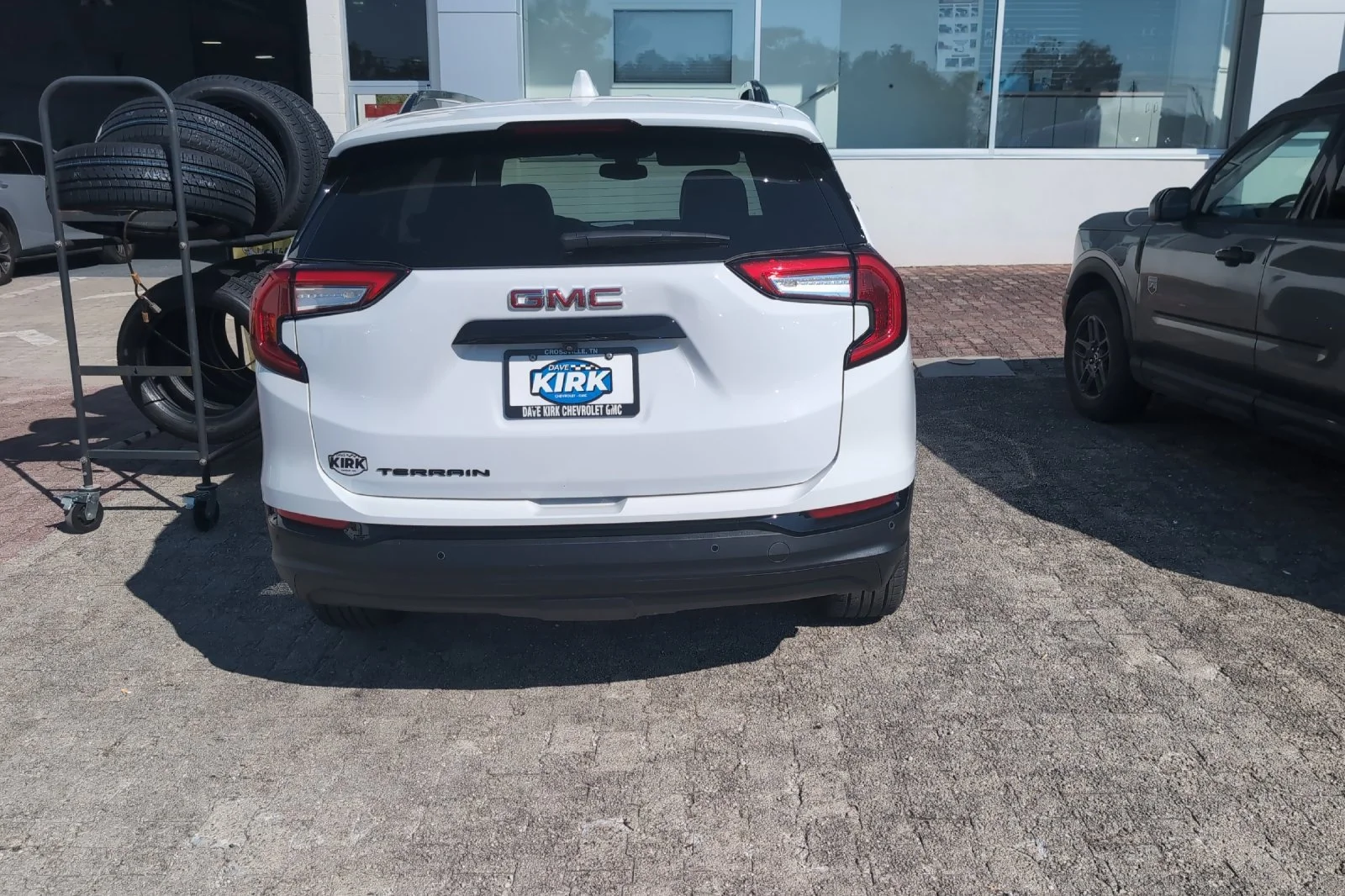 Used 2024 Summit White GMC SLT image 7
