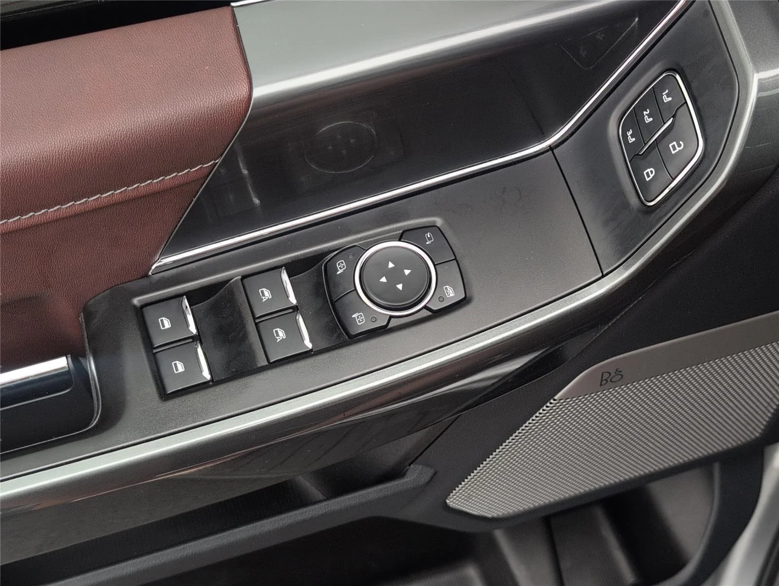 Used 2022 Iconic Silver Ford LARIAT image 17