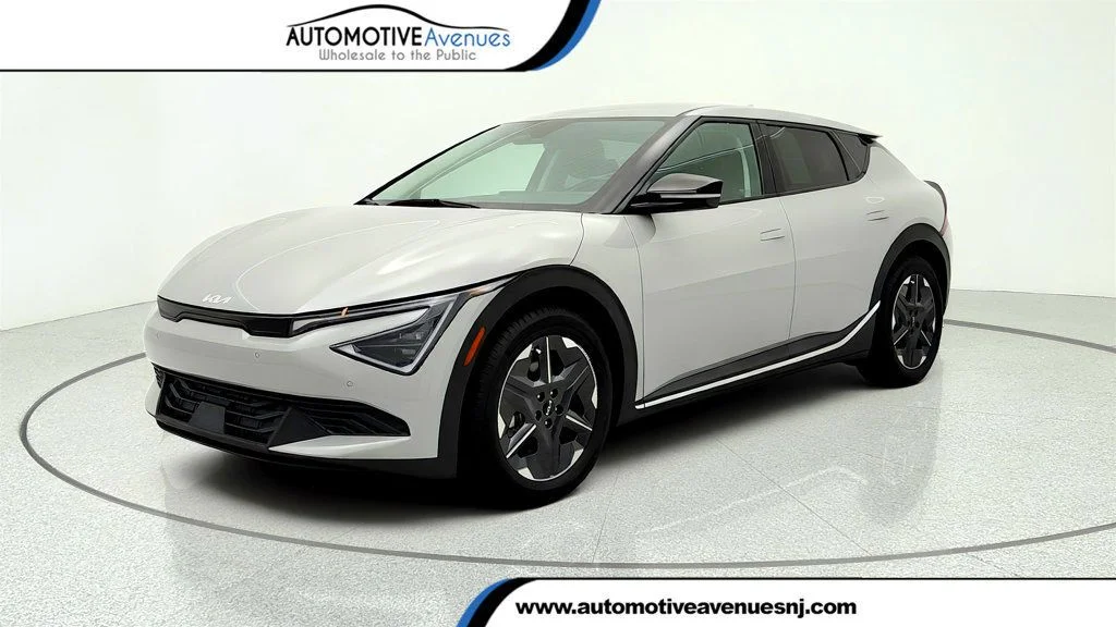 2025 Kia EV6 Light L/R's photo