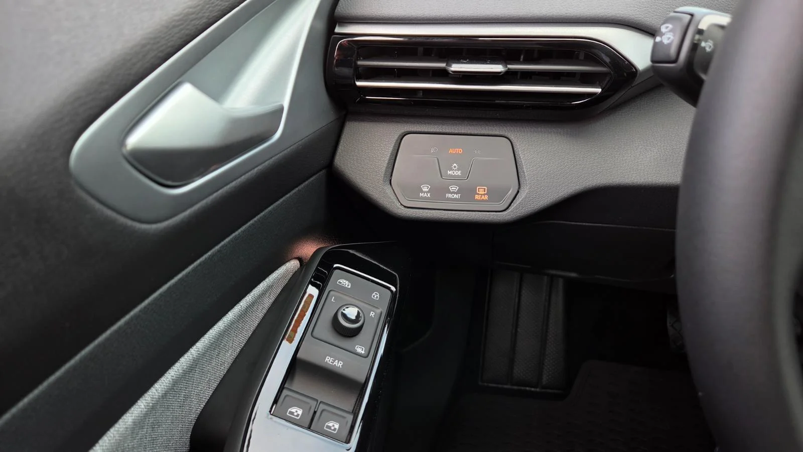 New 2026 Opal White Pearl Volkswagen Pro image 25