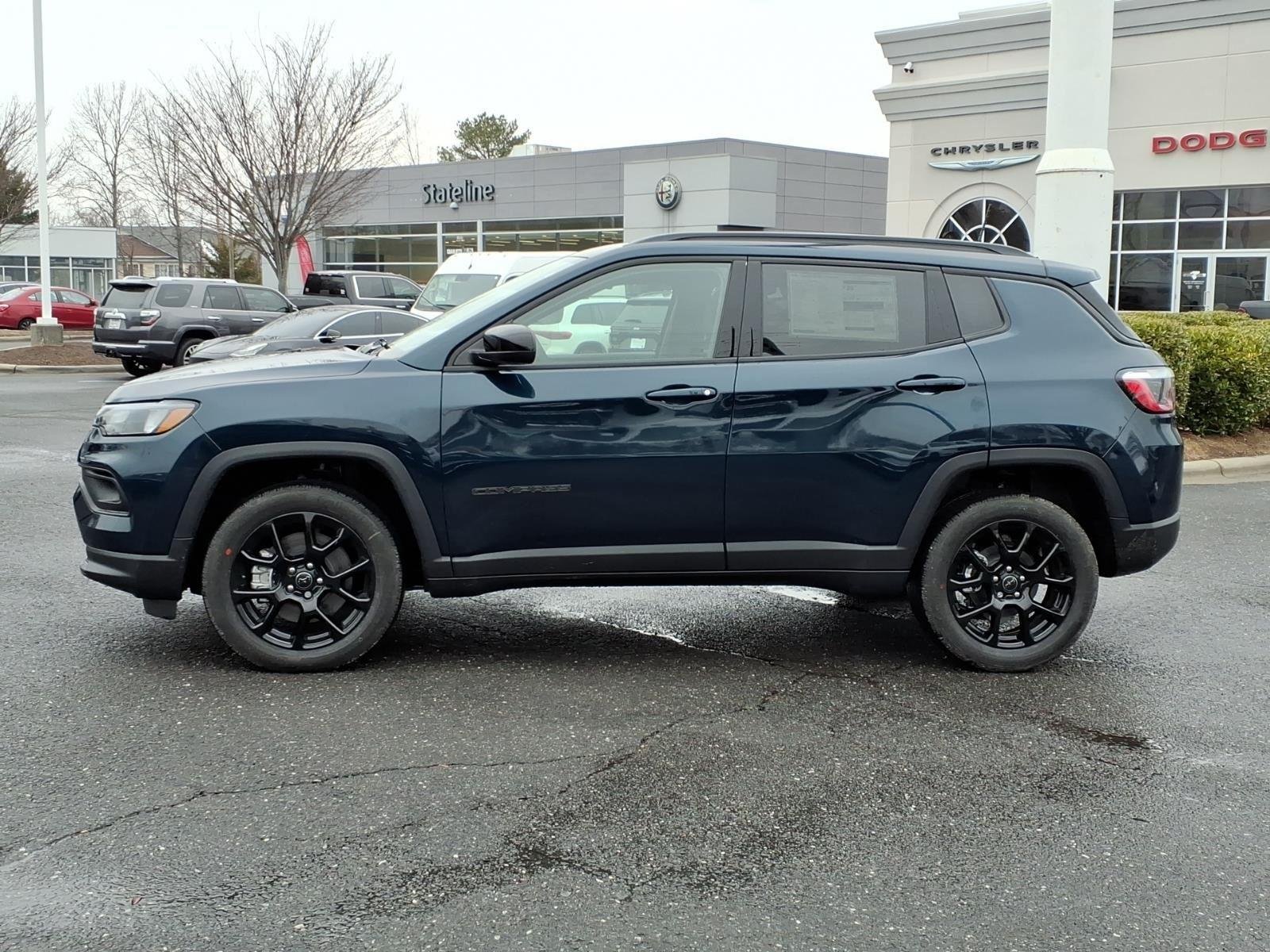 New 2026 Fathom Blue Pearl-Coat Exterior Paint Jeep Latitude Altitude image 3