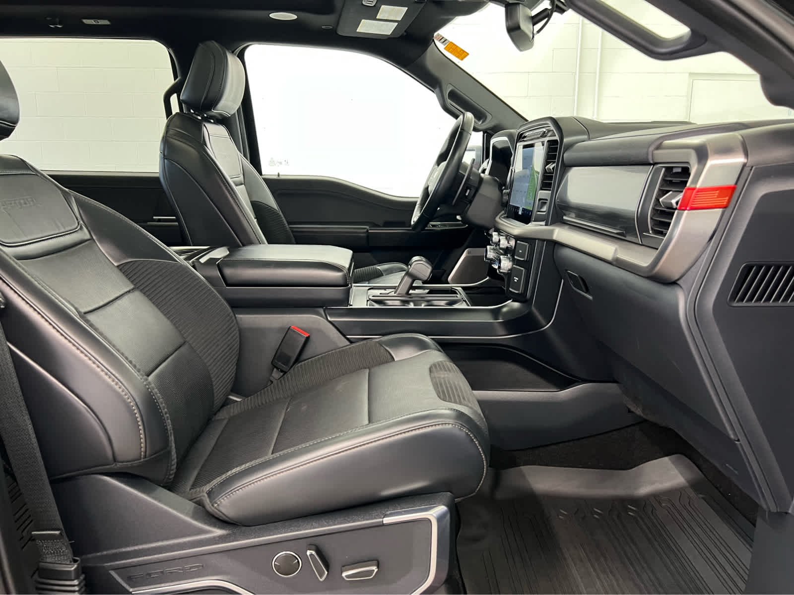 2023 Ford F-150 Raptor - Photo 30