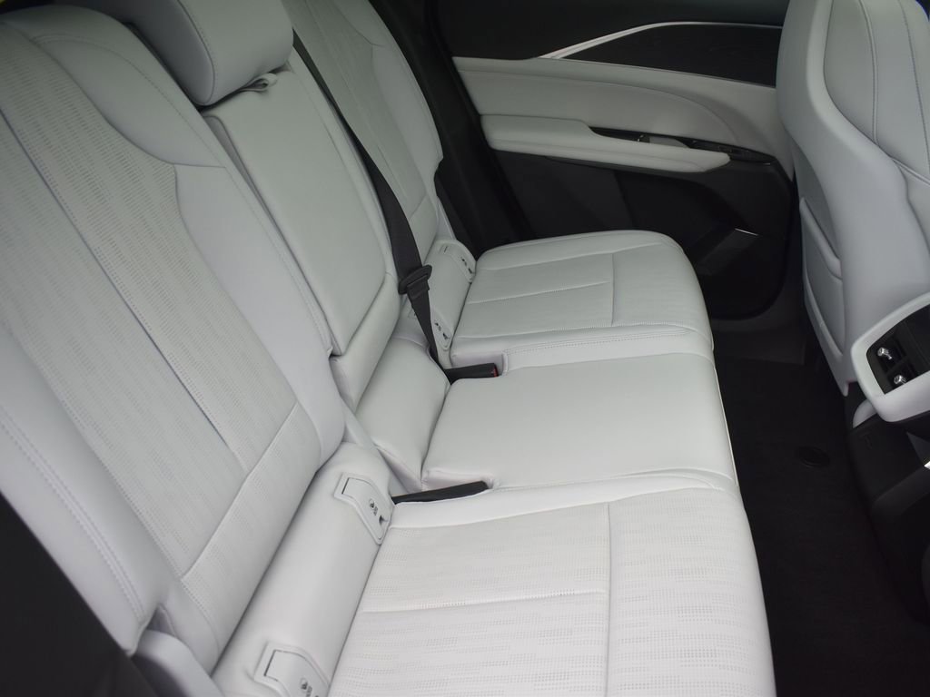 2024 CADILLAC LYRIQ - Image 29