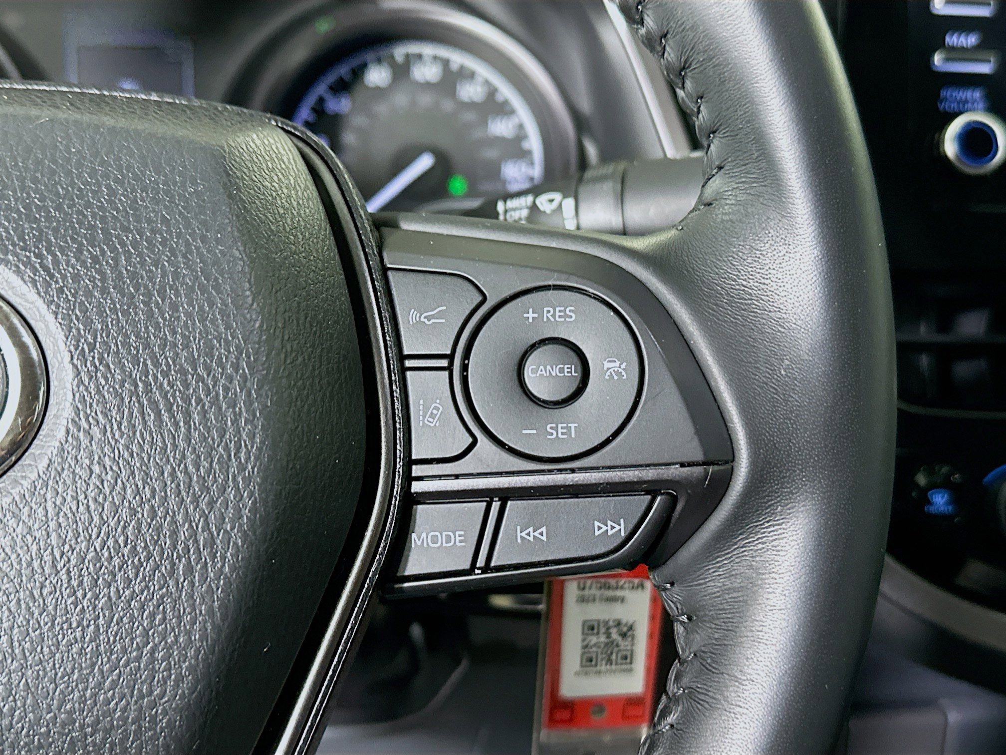 Used 2023 Ice Toyota SE image 17