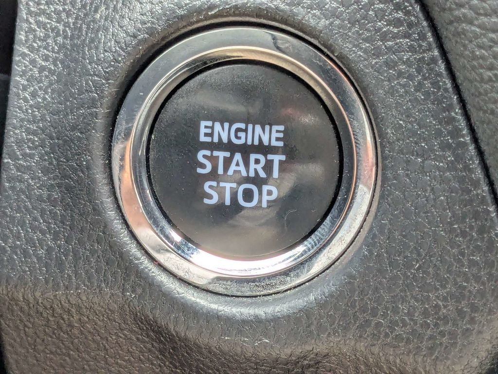 Used 2022 White Toyota XLE image 31