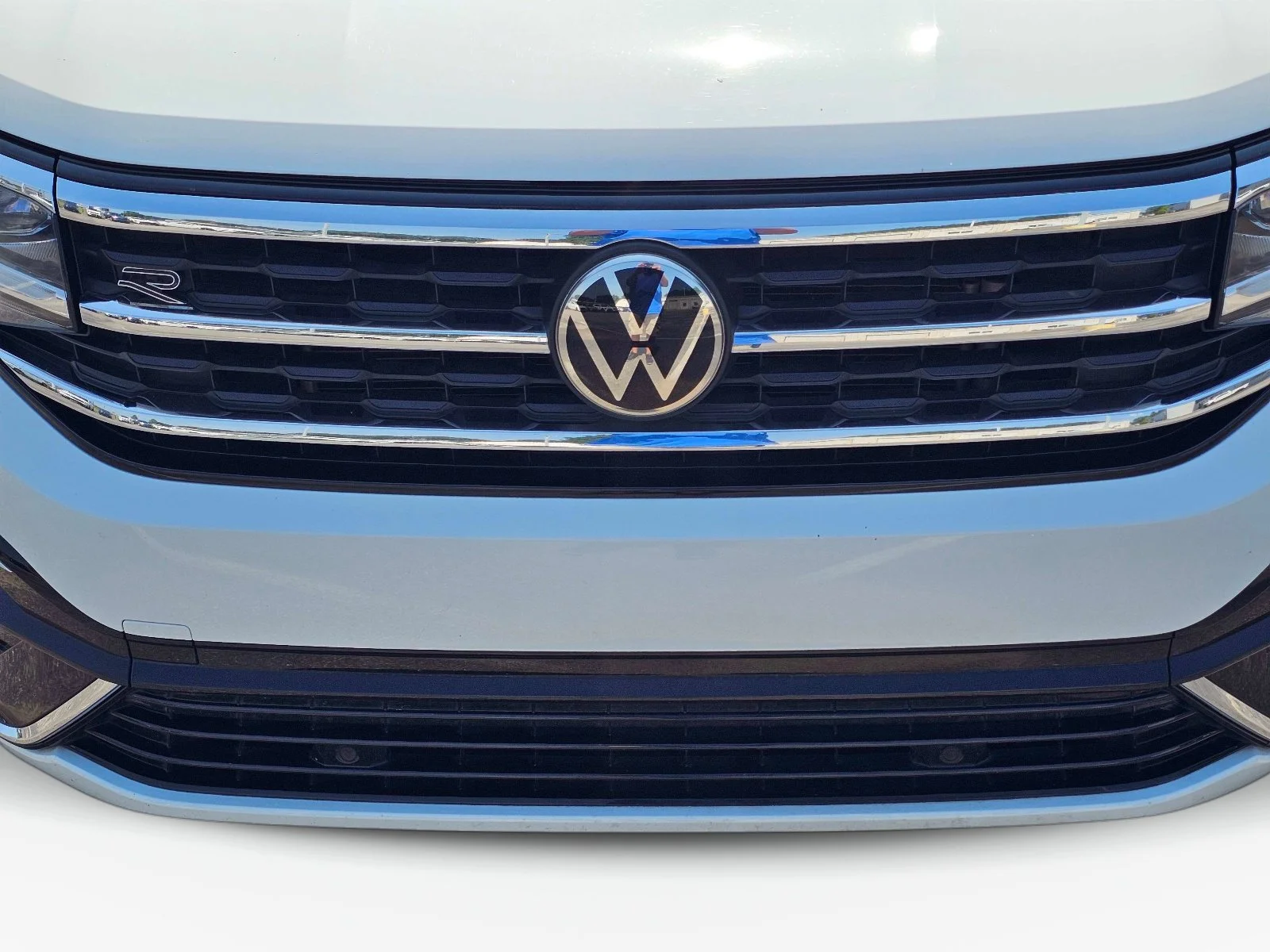 Used 2020  Volkswagen 3.6L V6 SE w/Technology R-Line image 4