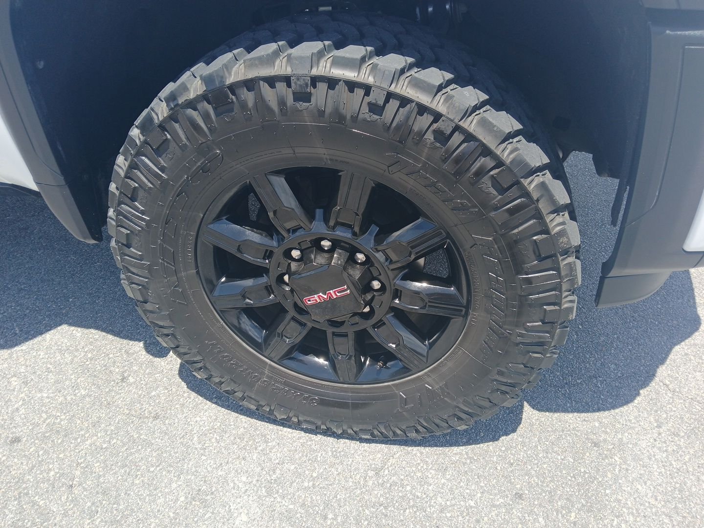 Used 2025 Summit White GMC AT4 image 4