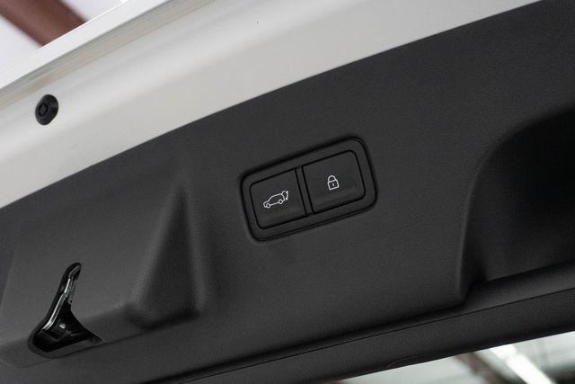 New 2026 White Hyundai Blue SEL 8P image 12
