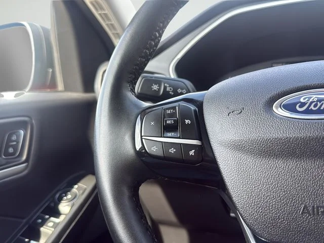 Used 2022 Red Ford SE image 15