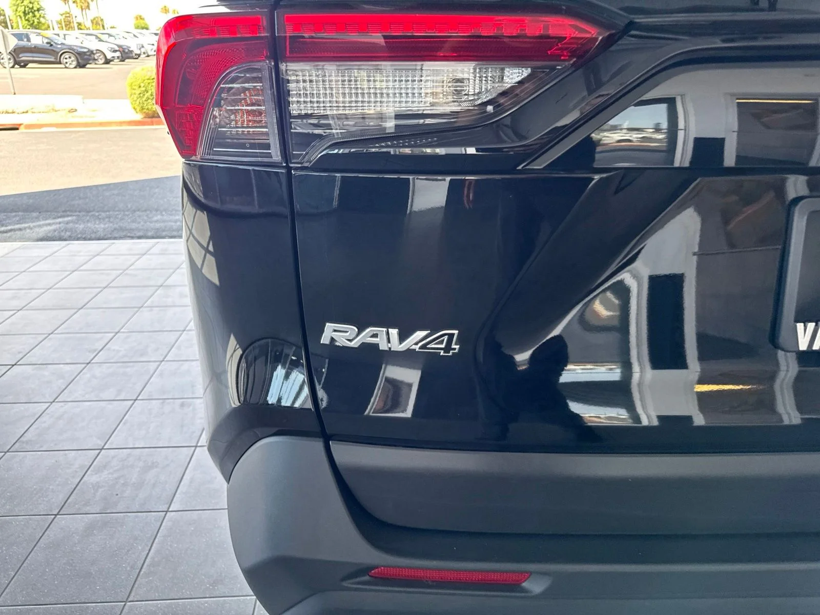 Used 2020 Midnight Black Metallic Toyota XLE Premium image 8