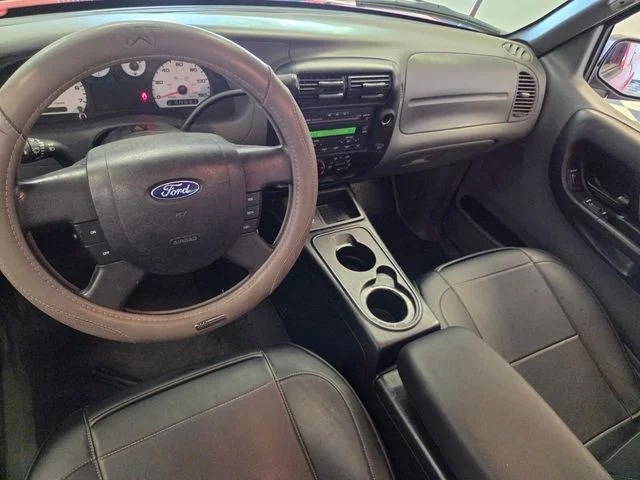 Used 2004 Red Ford Edge image 13