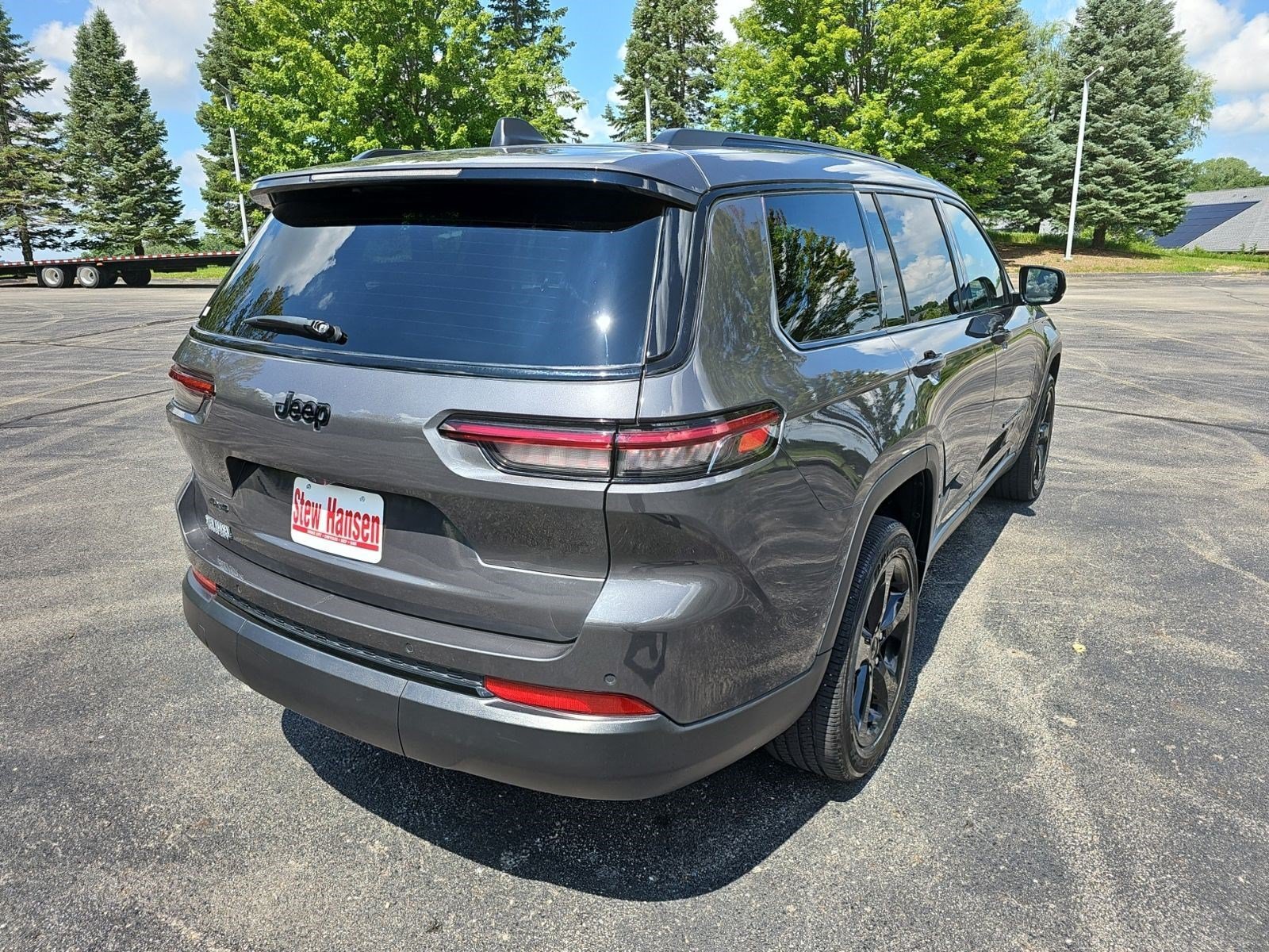 Certified Used 2023 Baltic Gray Metallic Clearcoat Jeep Altitude image 5