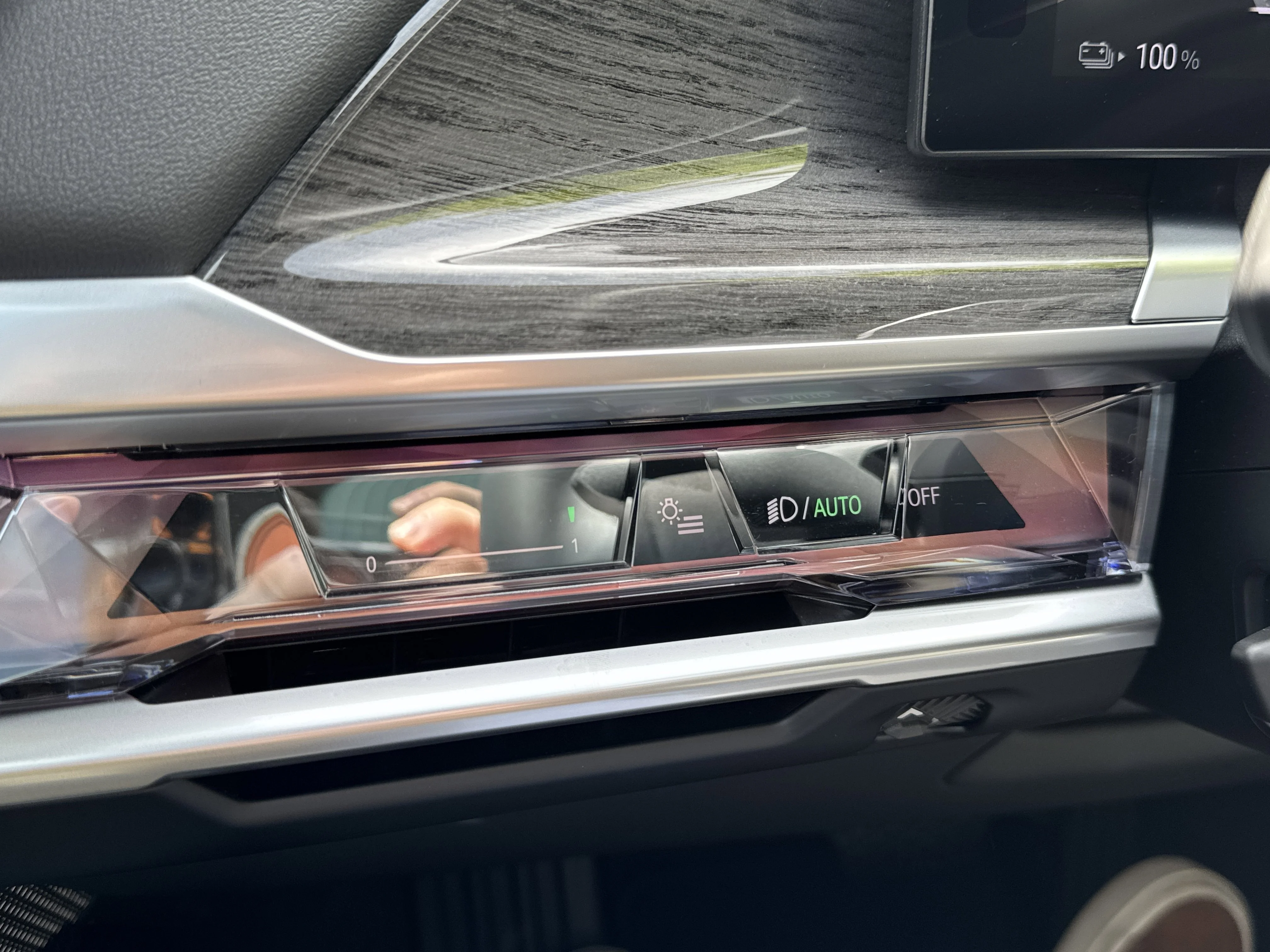 New 2026 MINERAL WHITE BMW xDrive60 image 19