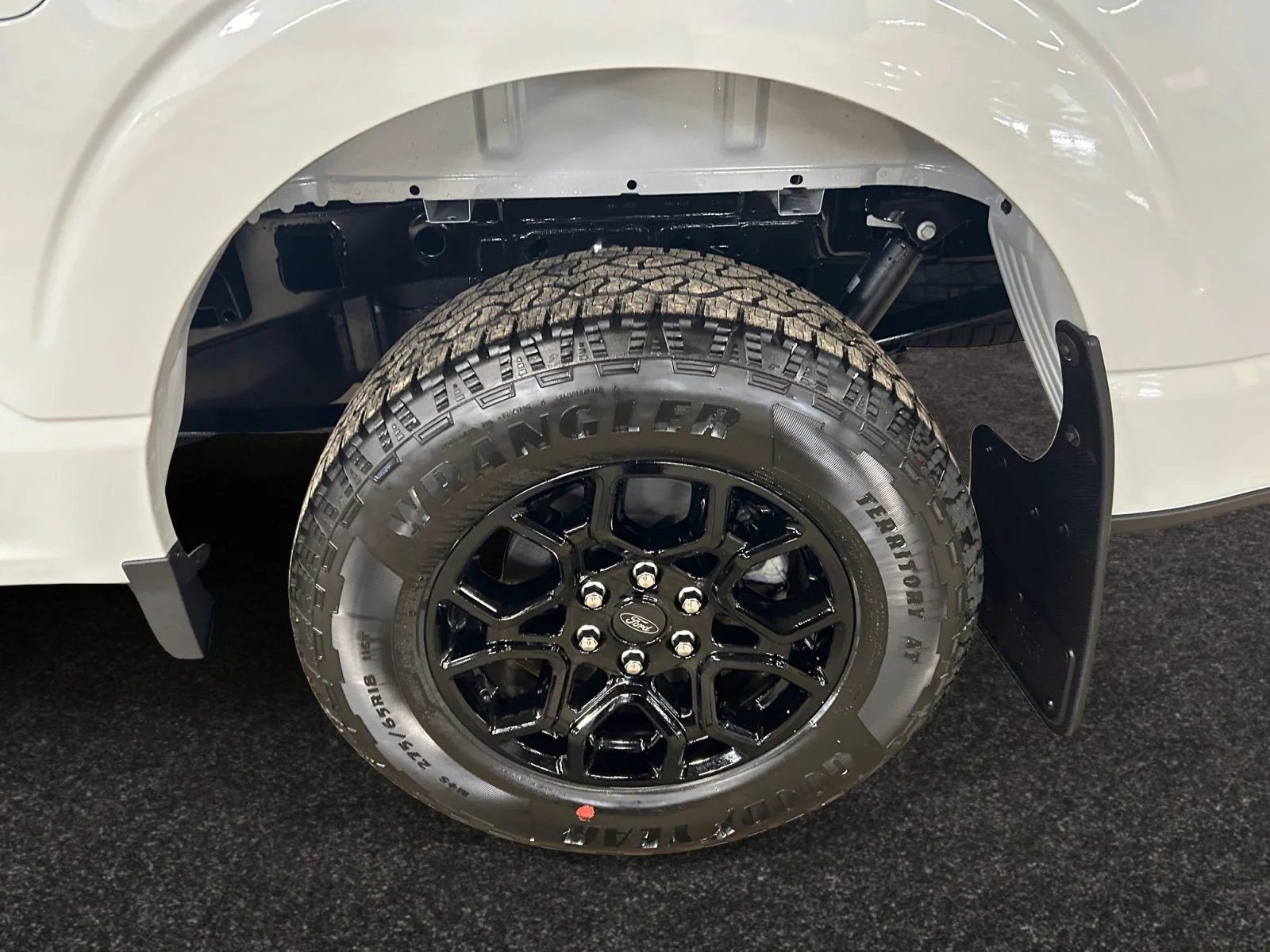New 2026 Avalanche Ford XLT image 9