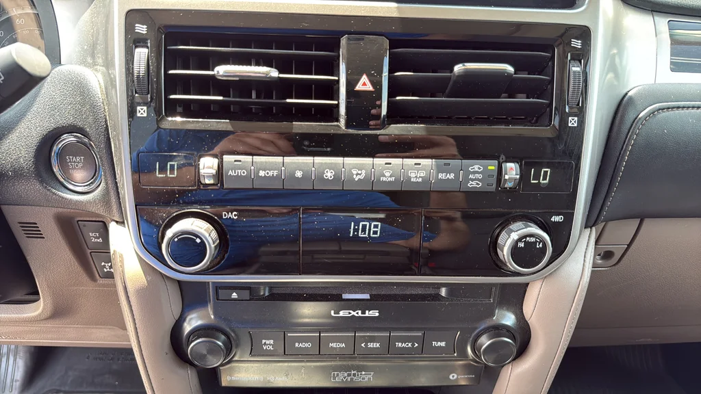 Certified Used 2022  Lexus 460 image 29