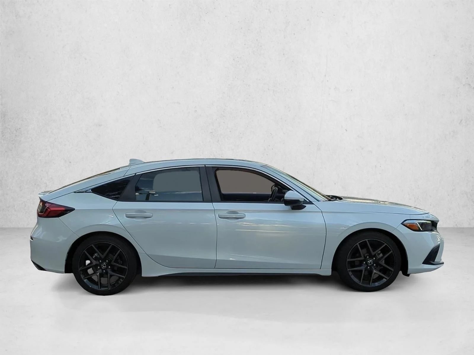 Used 2024 Platinum White Pearl Honda Sport Touring image 4