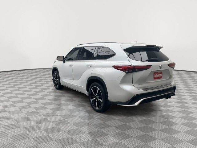 Used 2022 Wind Chill Pearl Toyota XSE image 39