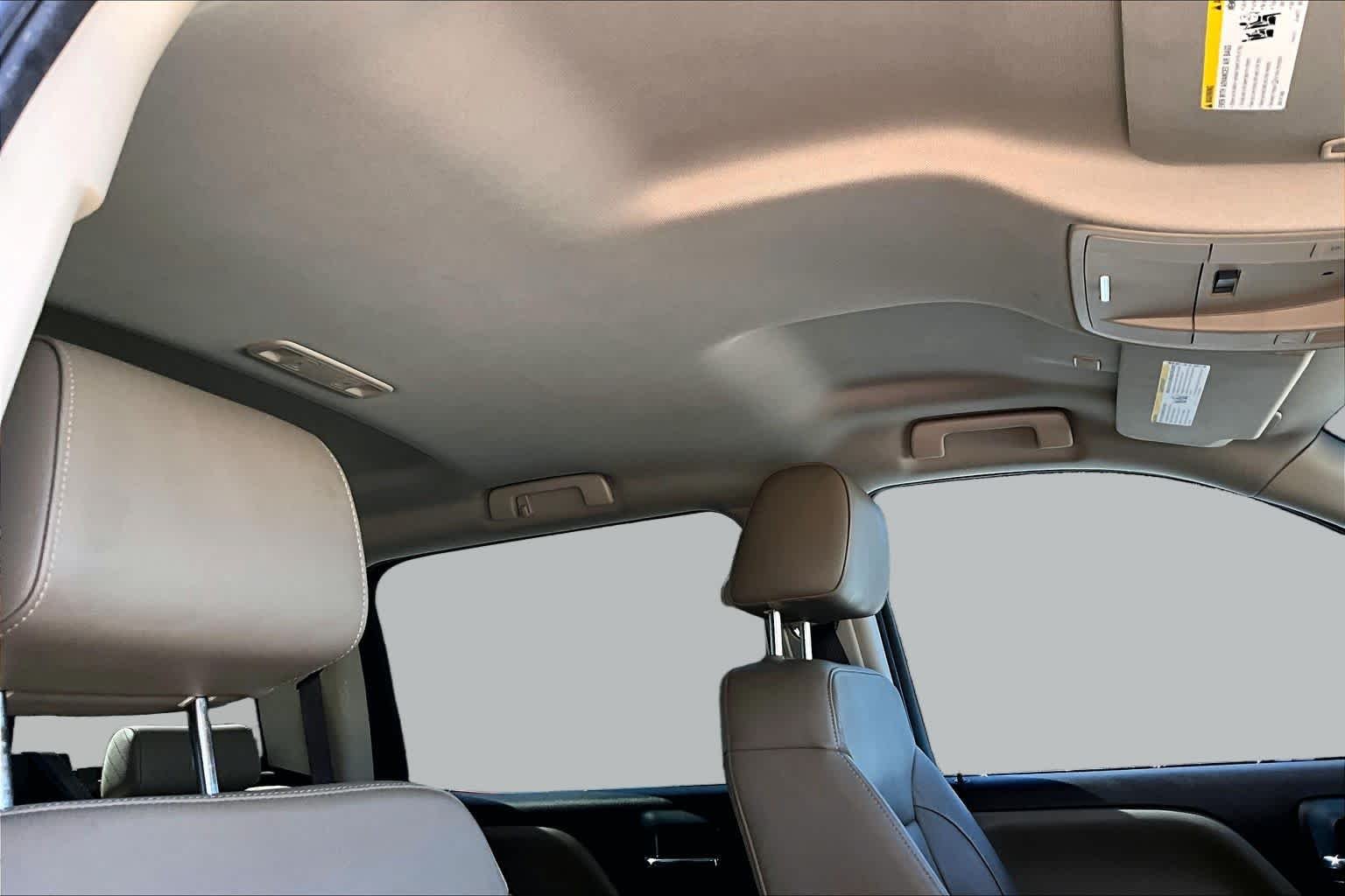 Used 2018 Iridescent Pearl Tricoat Chevrolet LTZ image 14