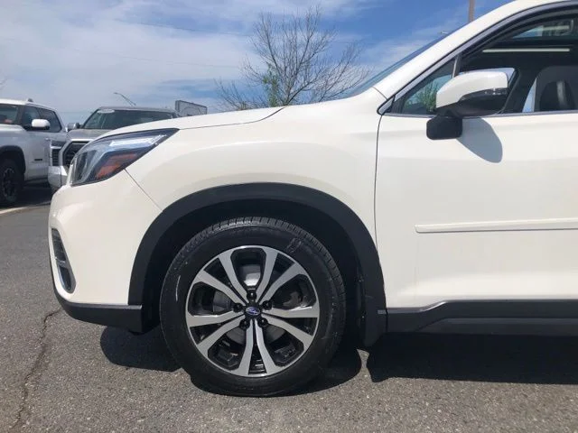 Used 2019 Crystal White Pearl Subaru Limited image 35