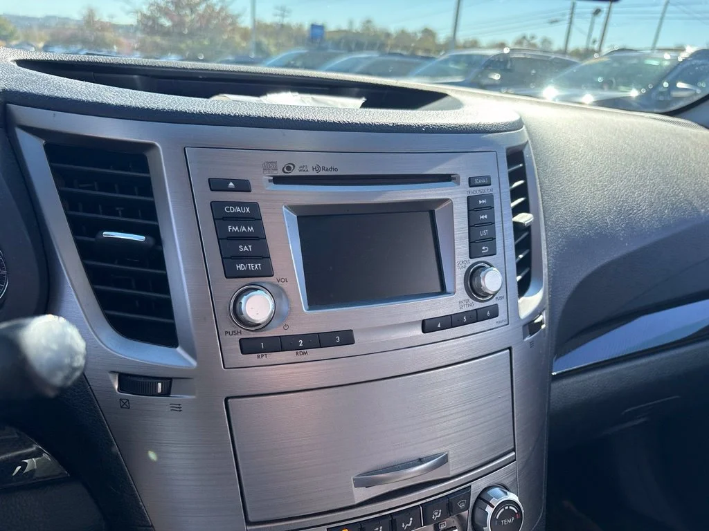 Used 2014 White Subaru 2.5i image 15