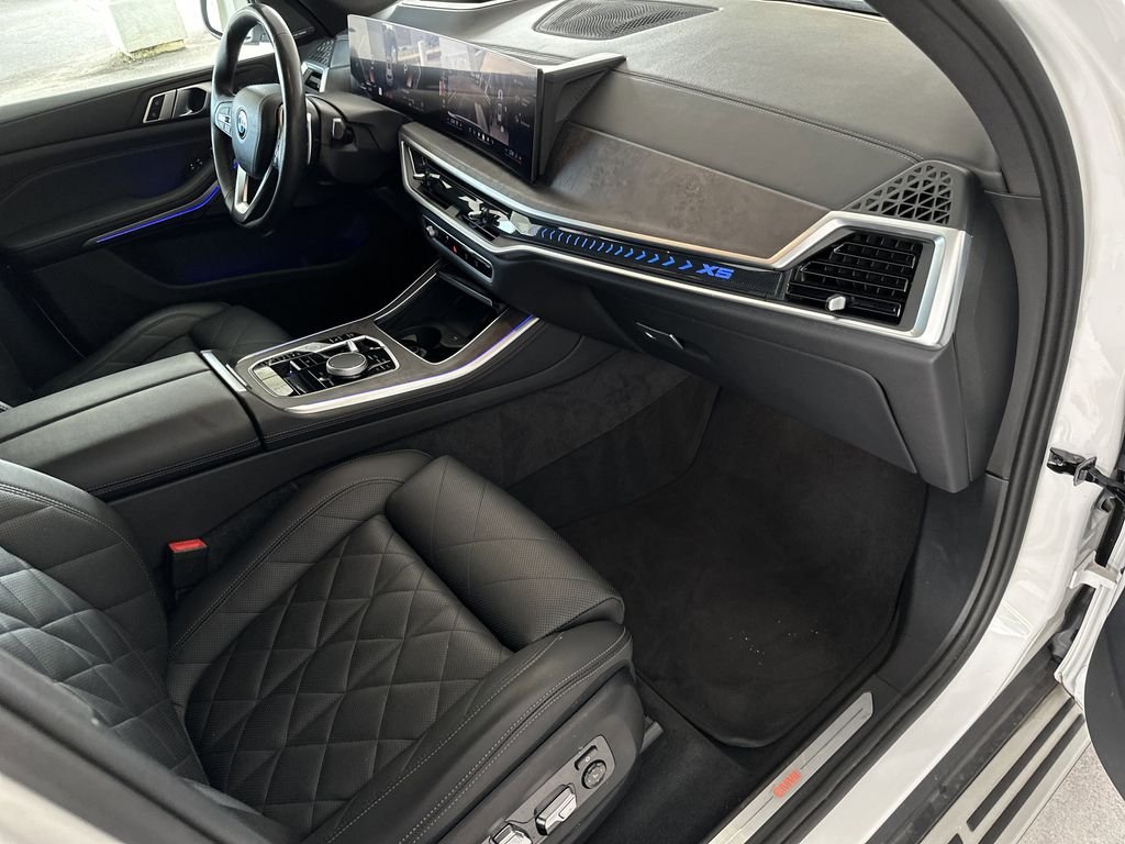 Used 2024 White BMW xDrive40i image 37