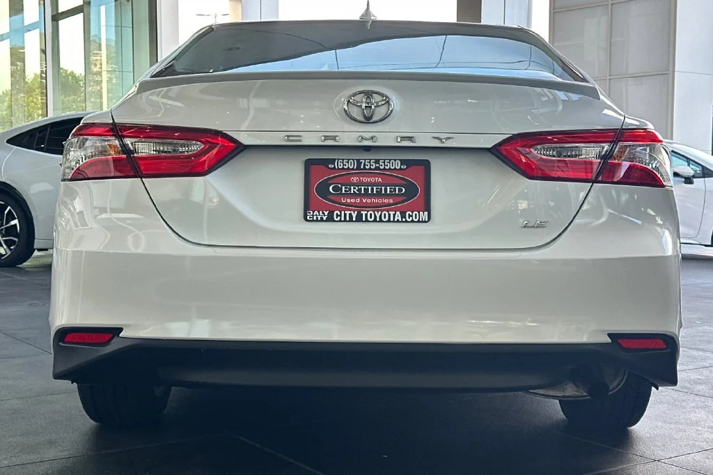 Used 2020 White Toyota LE image 5