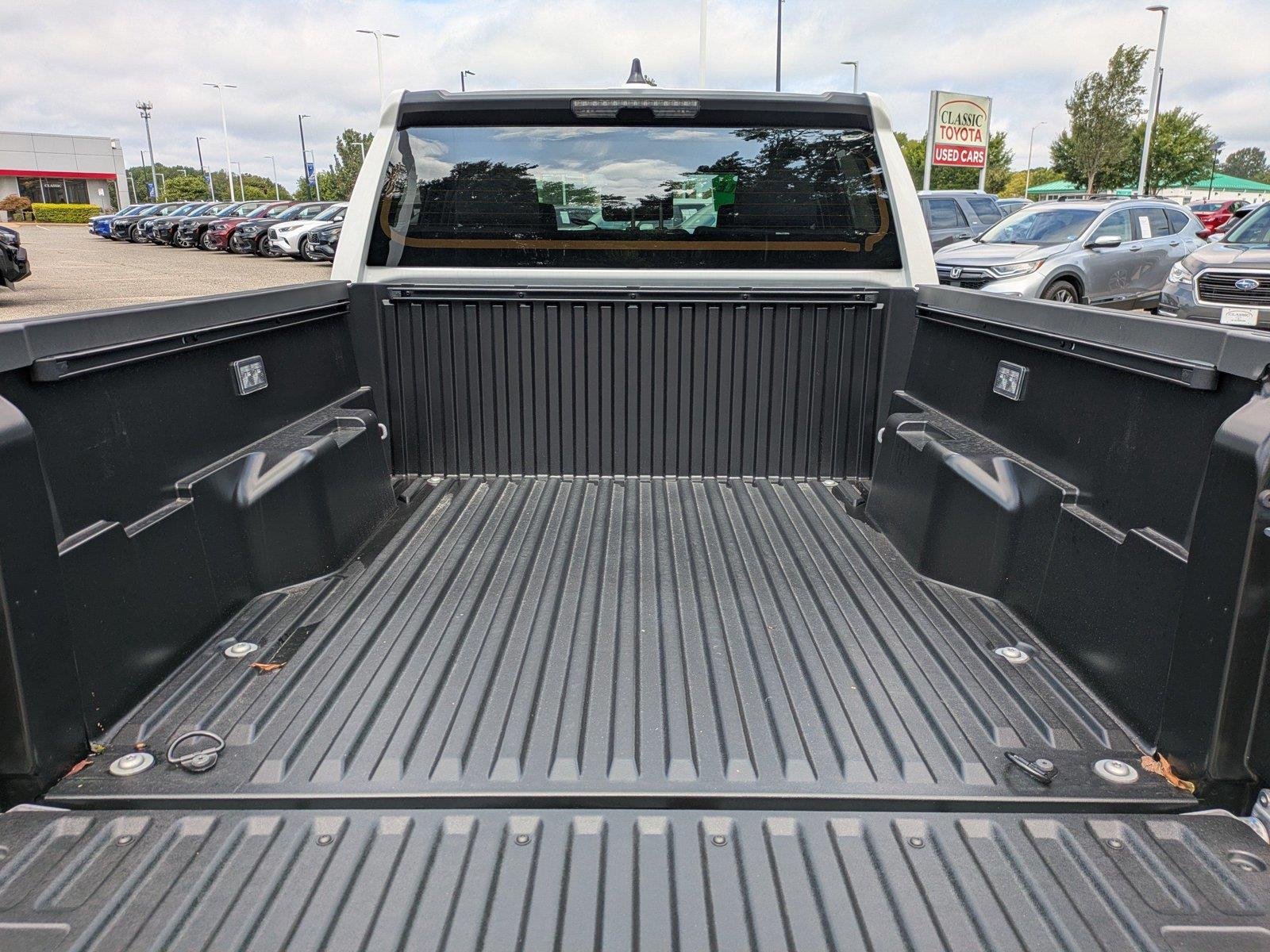 2026 Toyota Tacoma SR5 - Photo 13
