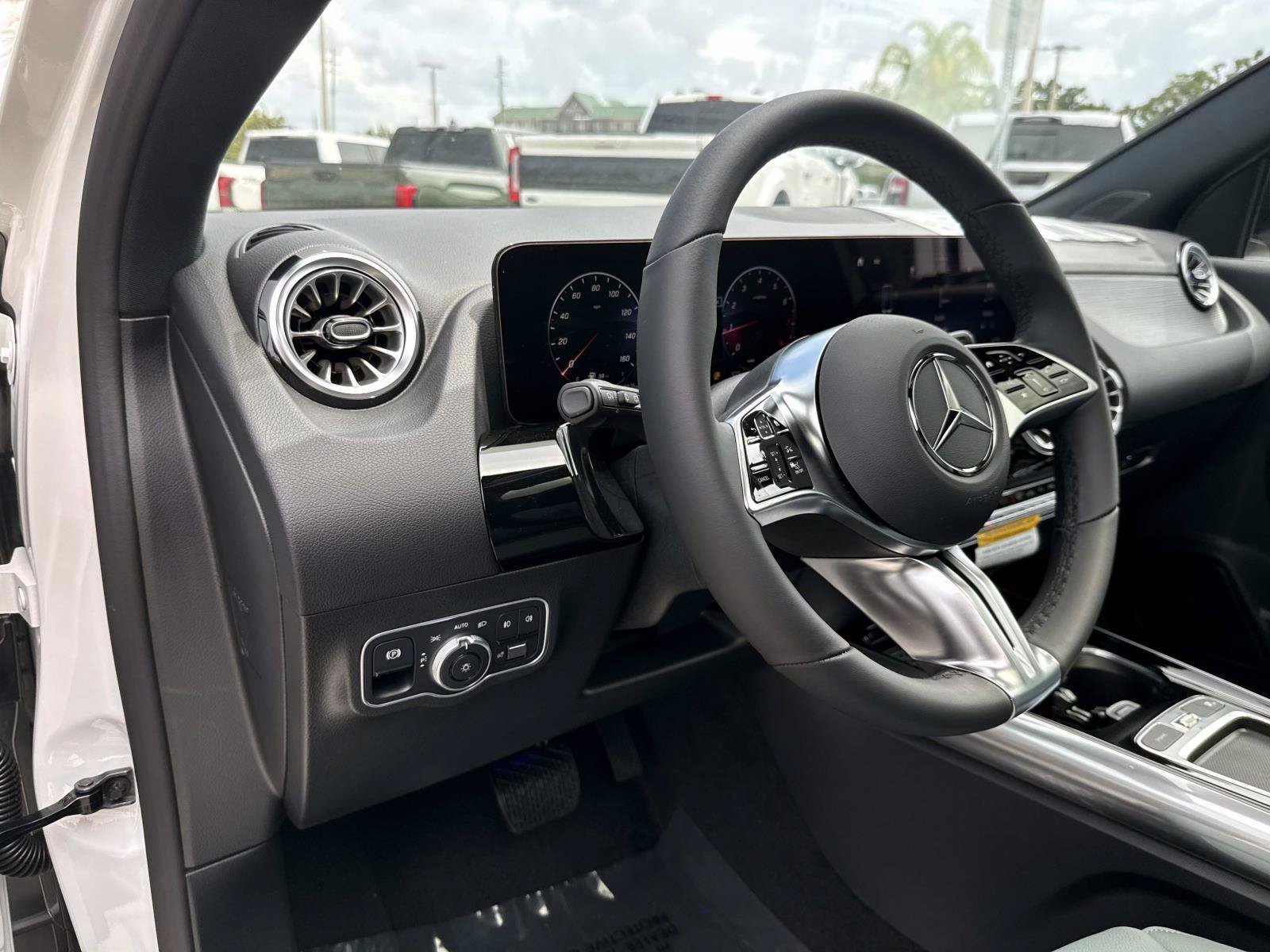 New 2026 Polar White Mercedes-Benz 250 SUV image 20