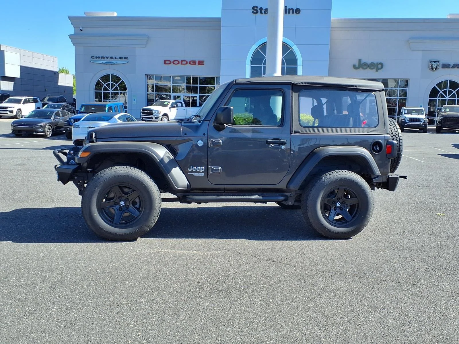 Used 2020 Granite Crystal Metallic Clearcoat Jeep Sport image 3