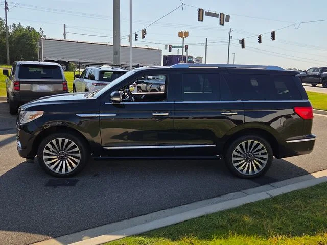 Used 2019 Black Lincoln Reserve image 4