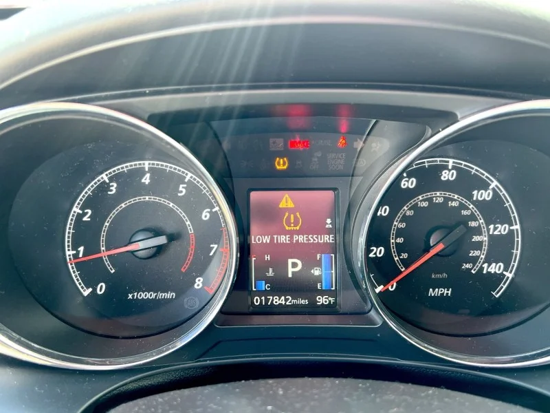 Used 2022 Red Diamond Mitsubishi SE image 21