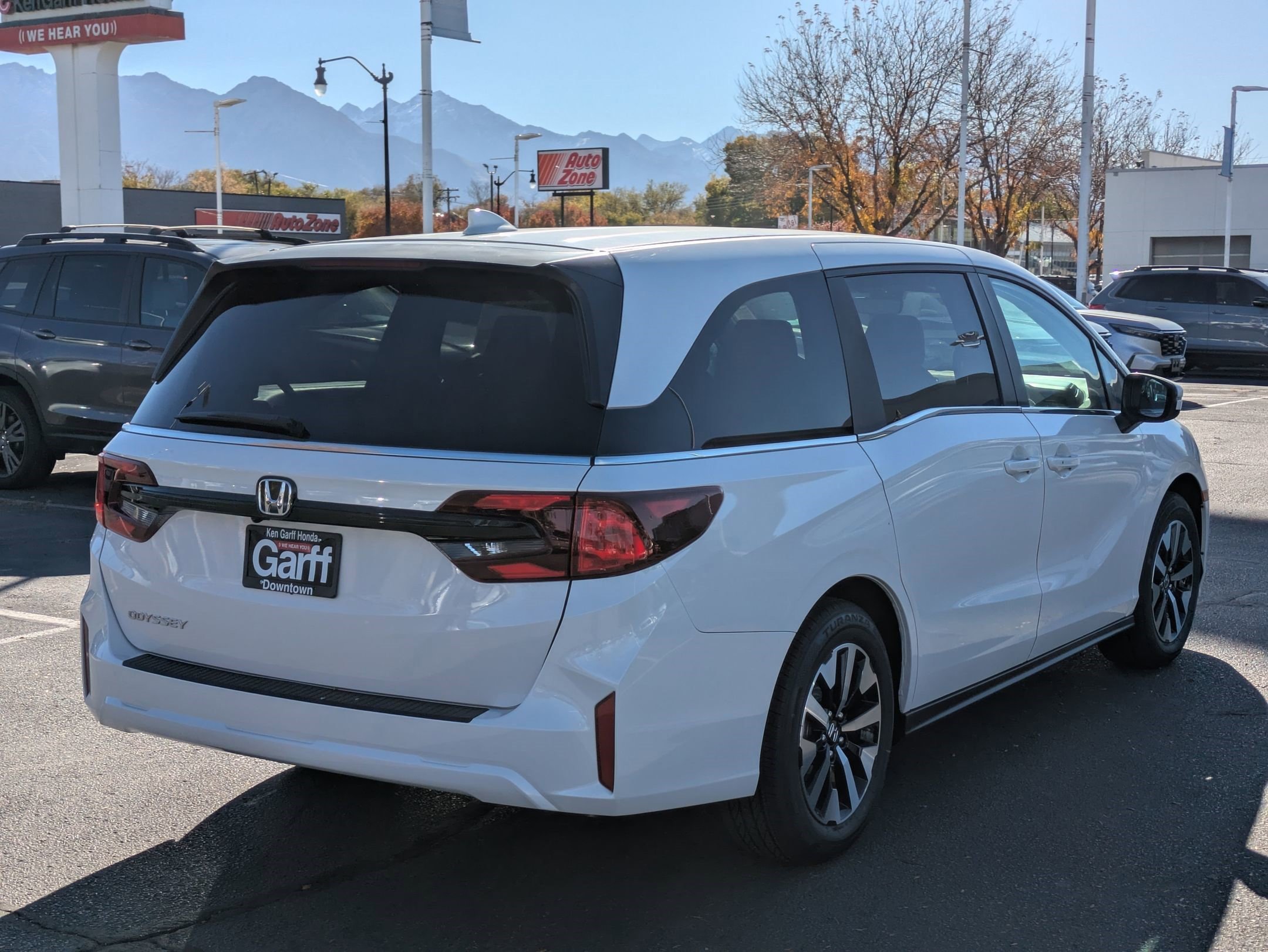 New 2026 Platinum White Pearl Honda EX-L image 3