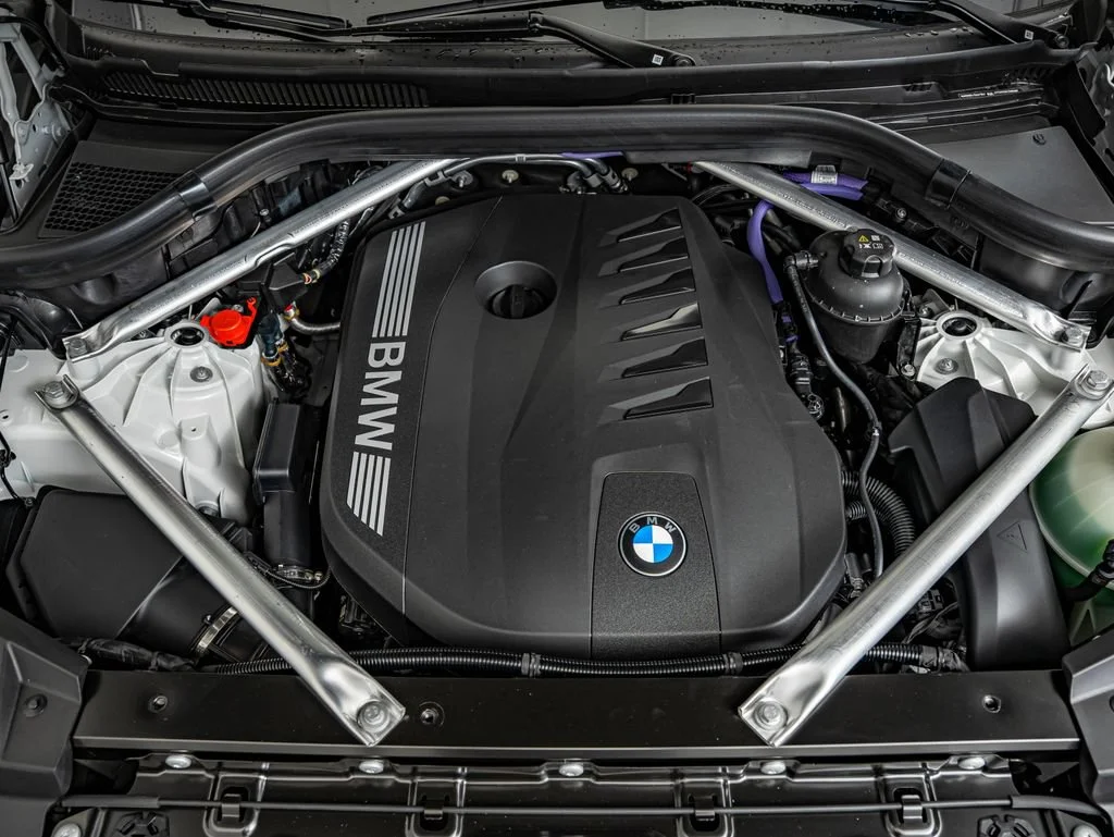 New 2026 Mineral White Metallic BMW xDrive40i image 46