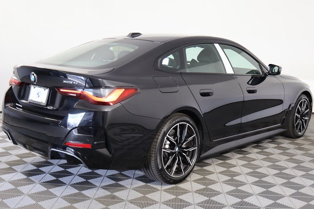New 2026 Black Sapphire Metallic BMW xDrive40 image 2