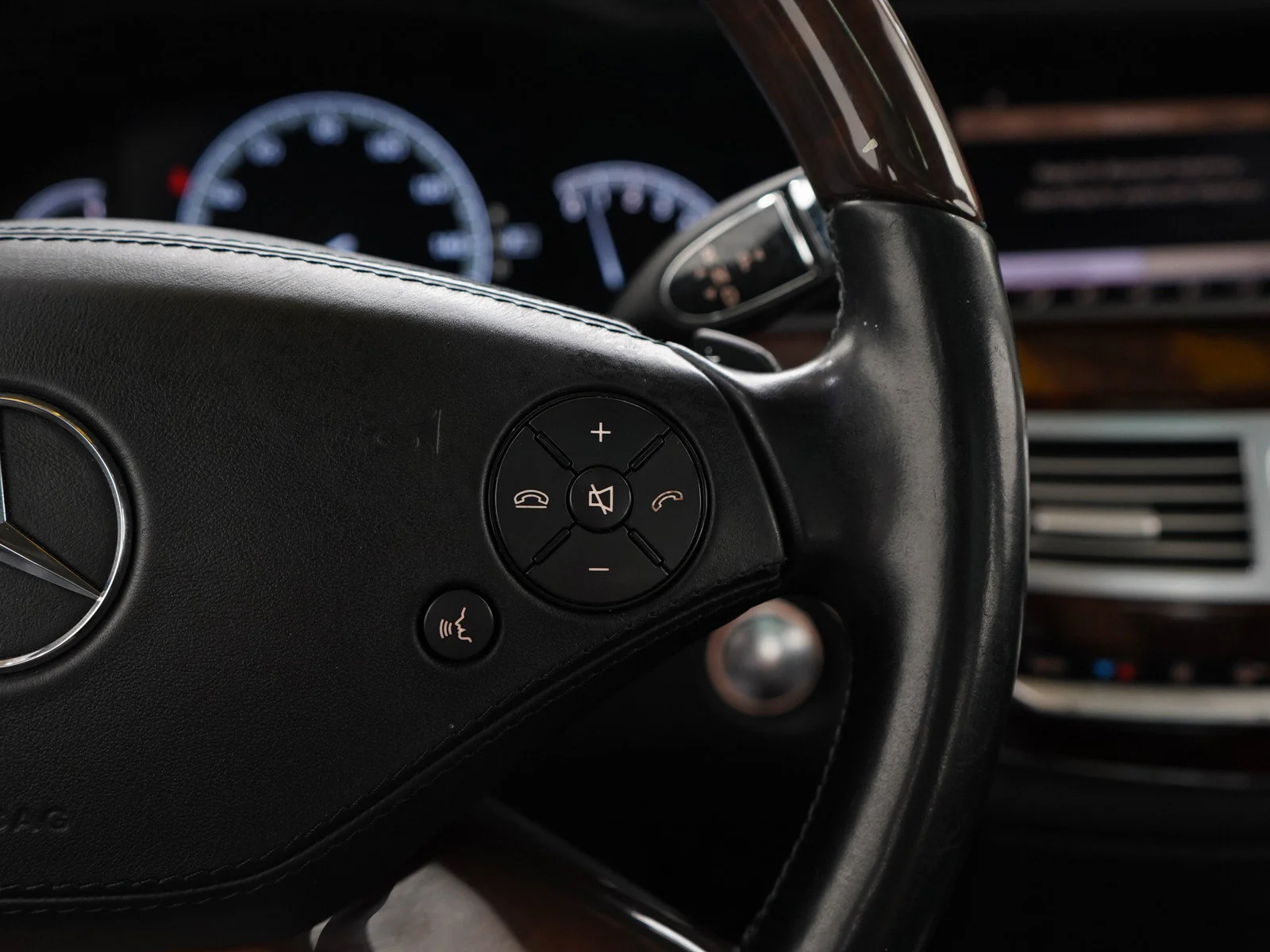 Used 2011 Black Mercedes-Benz 4D SEDAN S550 4MATIC® image 26