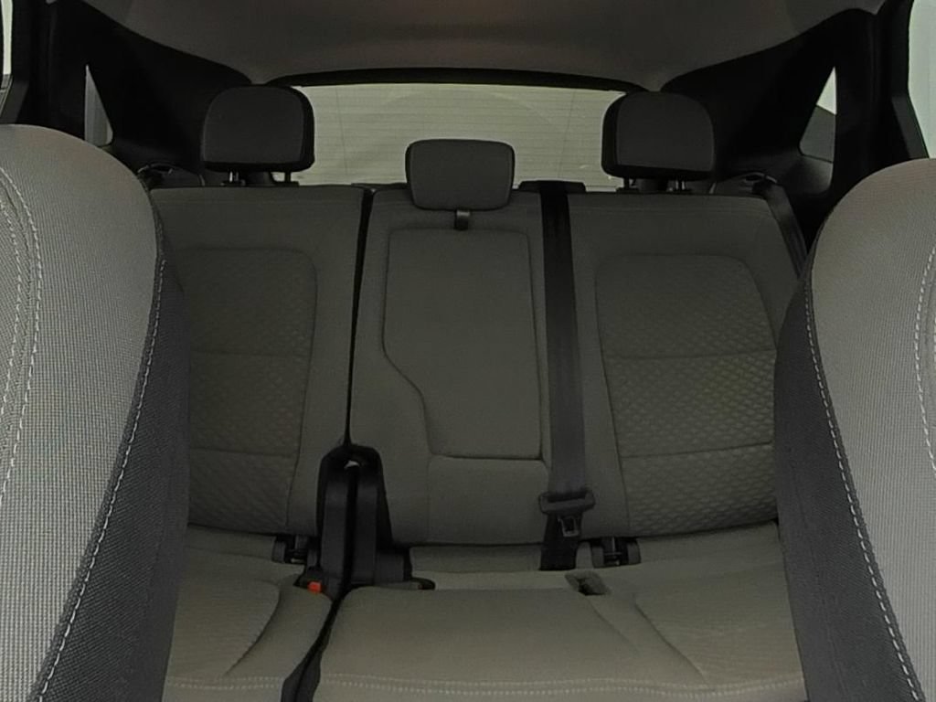 Used 2022 Silver Ford SE image 10