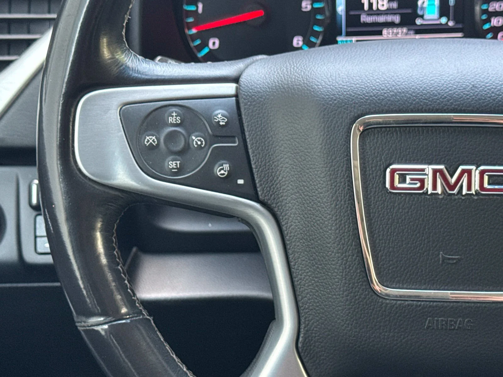 Used 2018 Quicksilver Metallic GMC SLT image 18