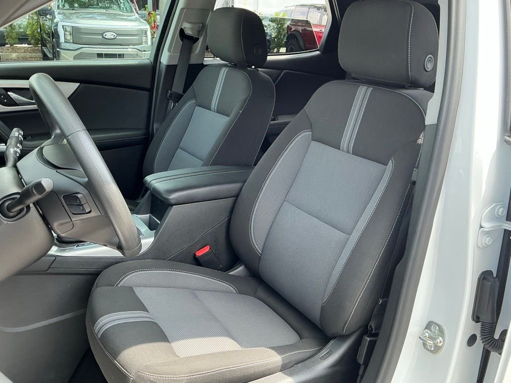 Used 2025 White Chevrolet LT image 25