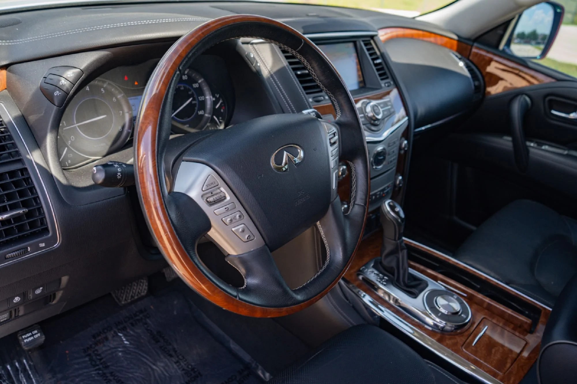 Used 2019 Silver INFINITI LUXE image 8