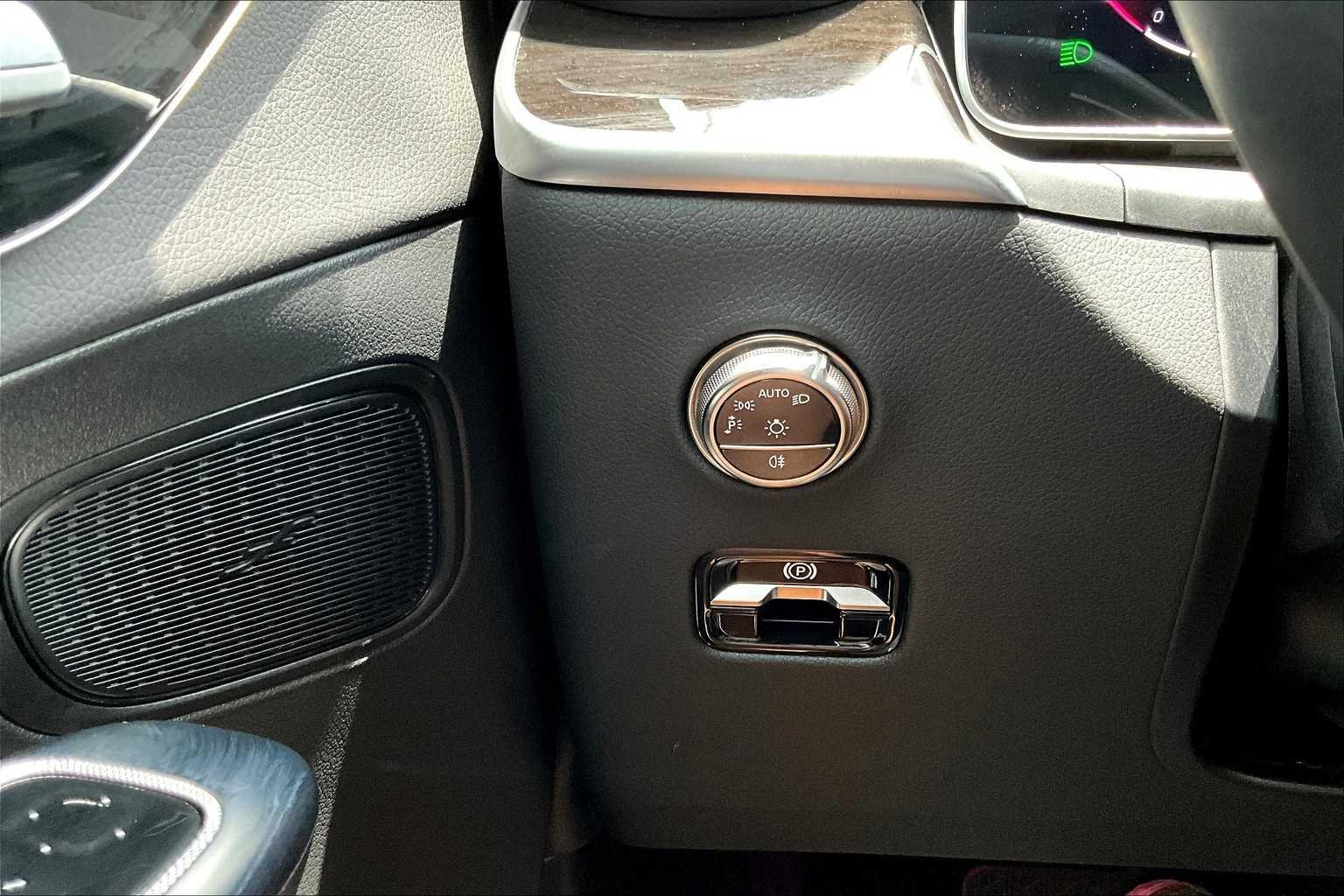 2025 Mercedes-Benz GLC Base - Photo 13