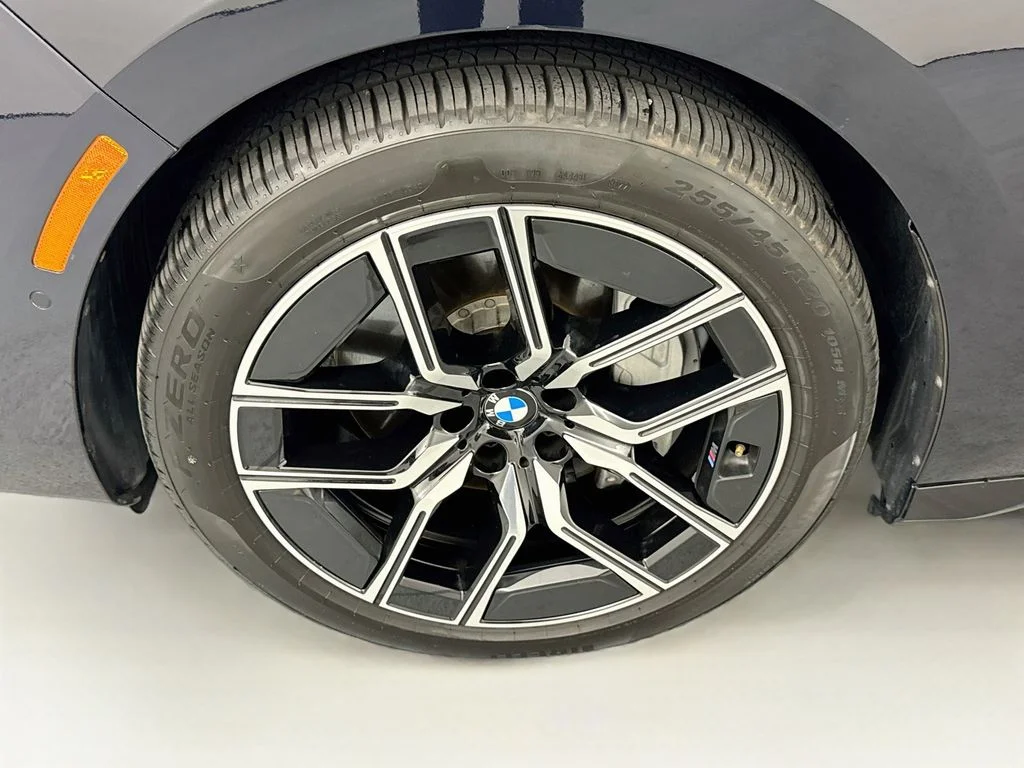 Used 2023 Black BMW xDrive60 image 33