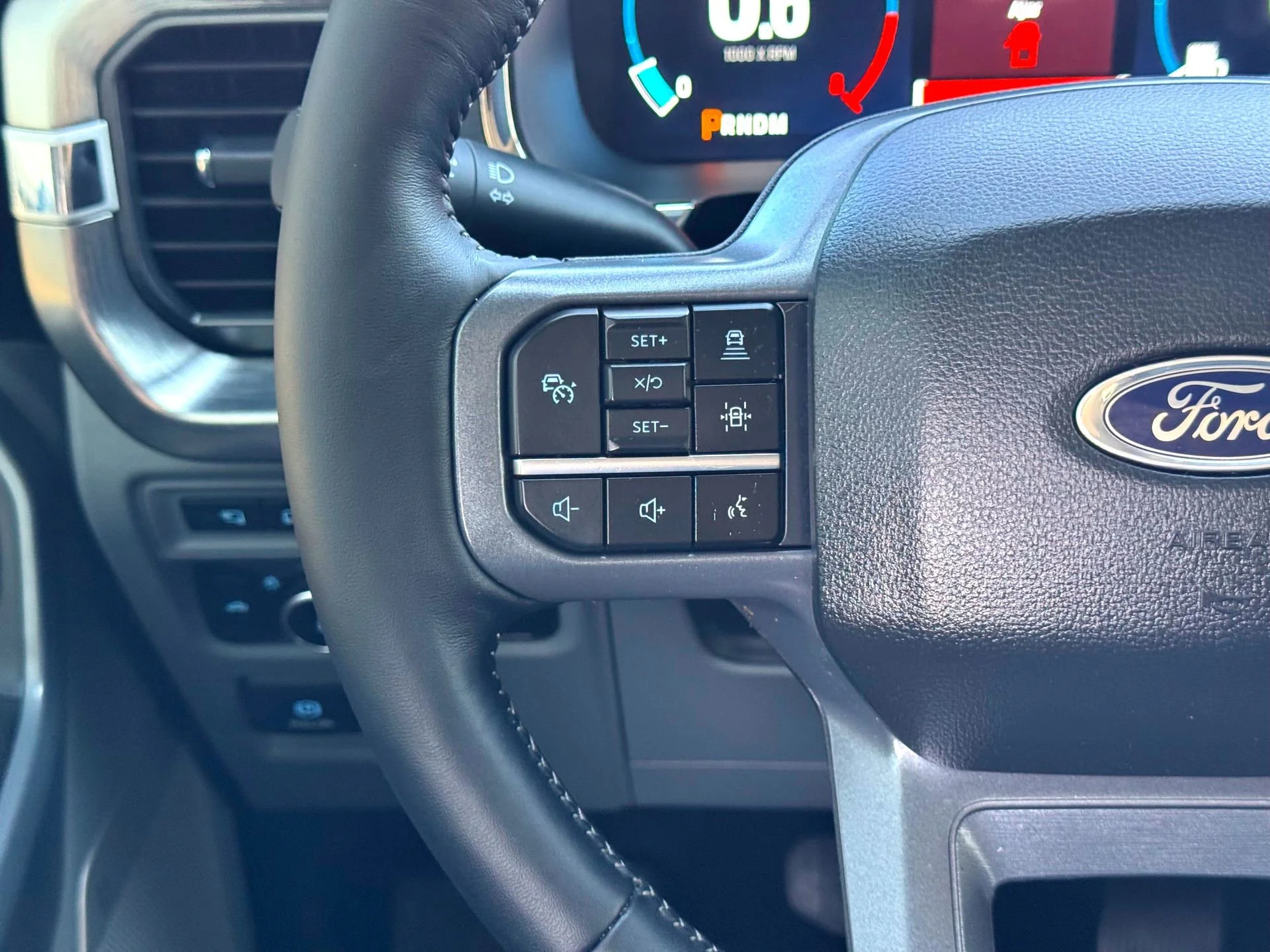 Used 2023  Ford Lariat image 20