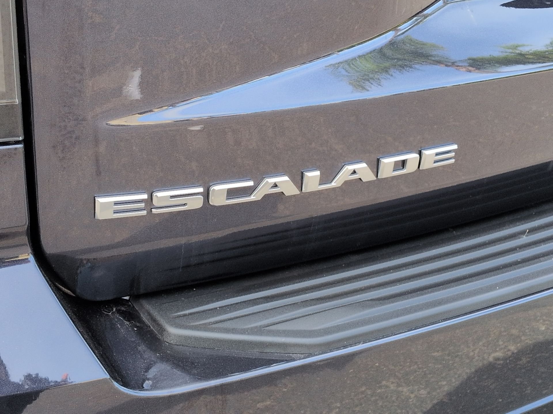 Used 2025 Gray Cadillac Sport image 33