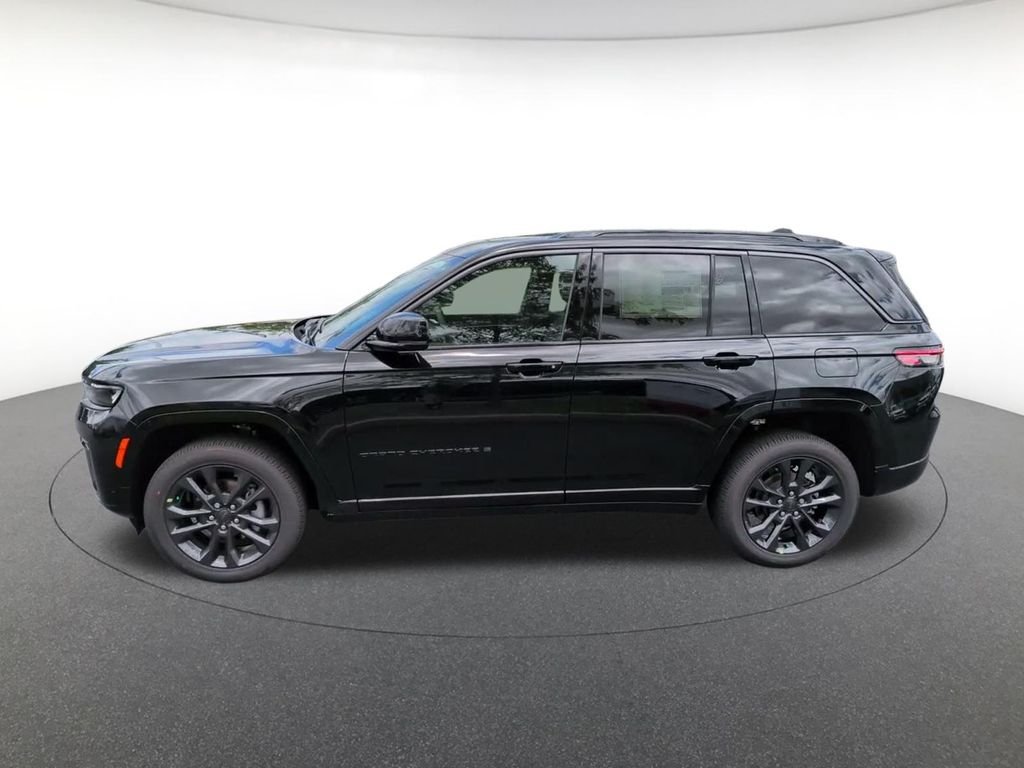 New 2026 Diamond Black Crystal Pearl-Coat Exterior Paint Jeep Limited image 10