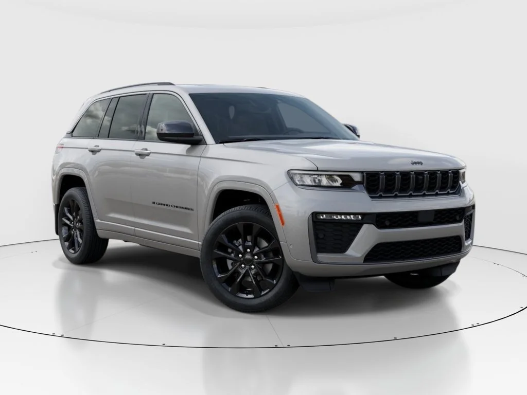 New 2026 Silver Zynith Exterior Paint Jeep Limited Reserve image 6