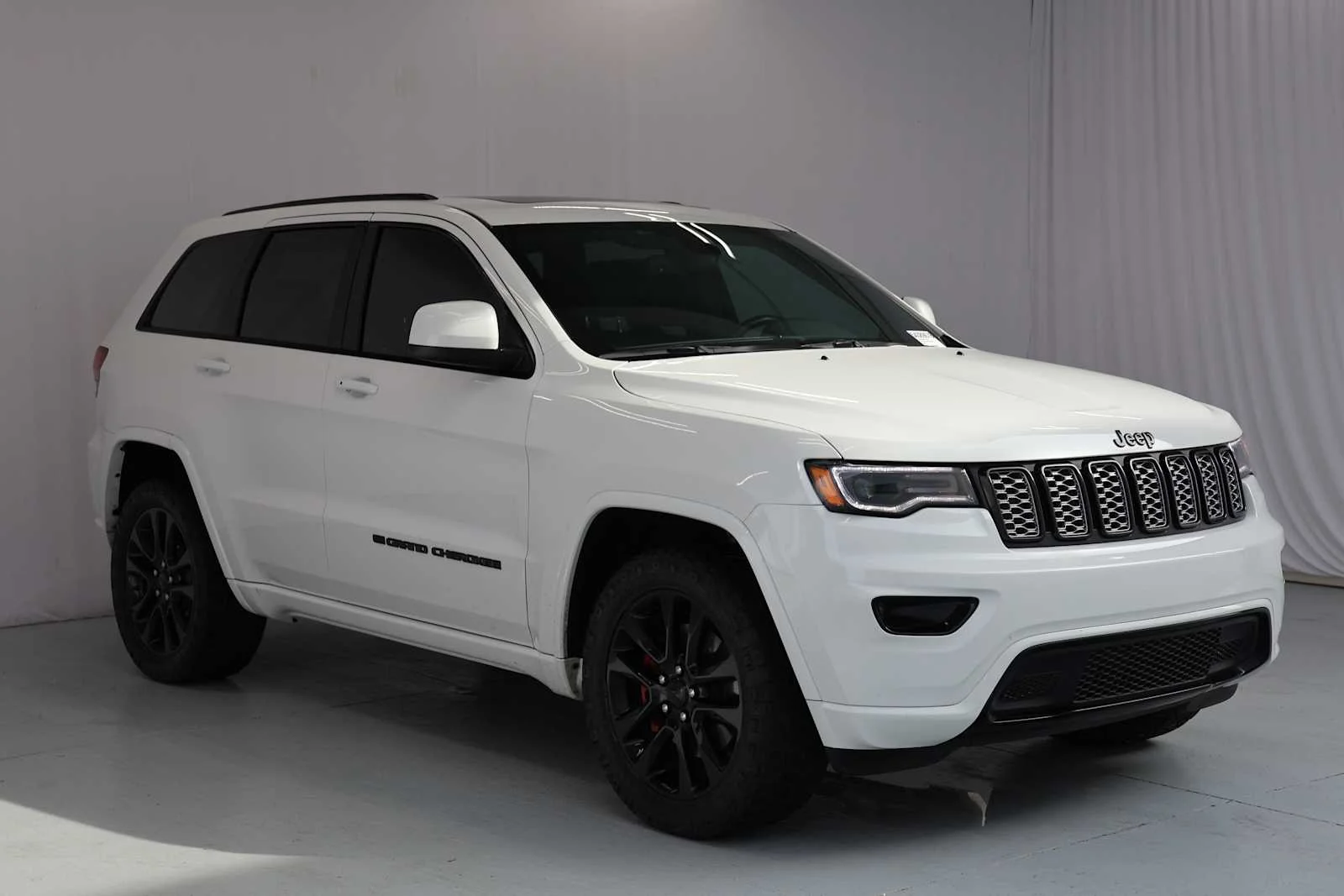 Used 2022 Bright White Clearcoat Jeep Laredo X image 3